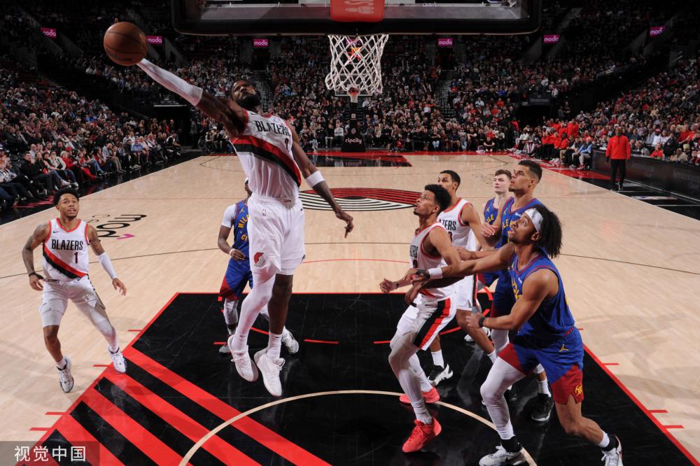 球迷们依然 球迷们依然