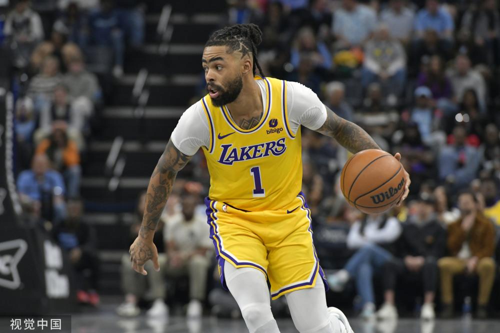 示了他对球 示了他对球