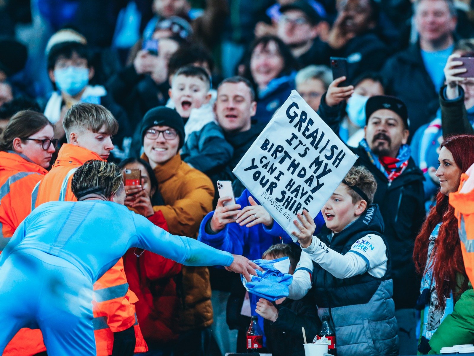 如铜墙铁壁 如铜墙铁壁